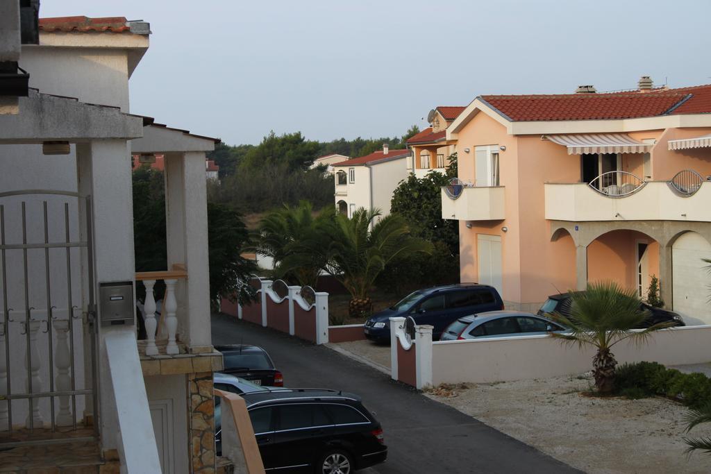Apartments Villa Engeli Vir Eksteriør bilde