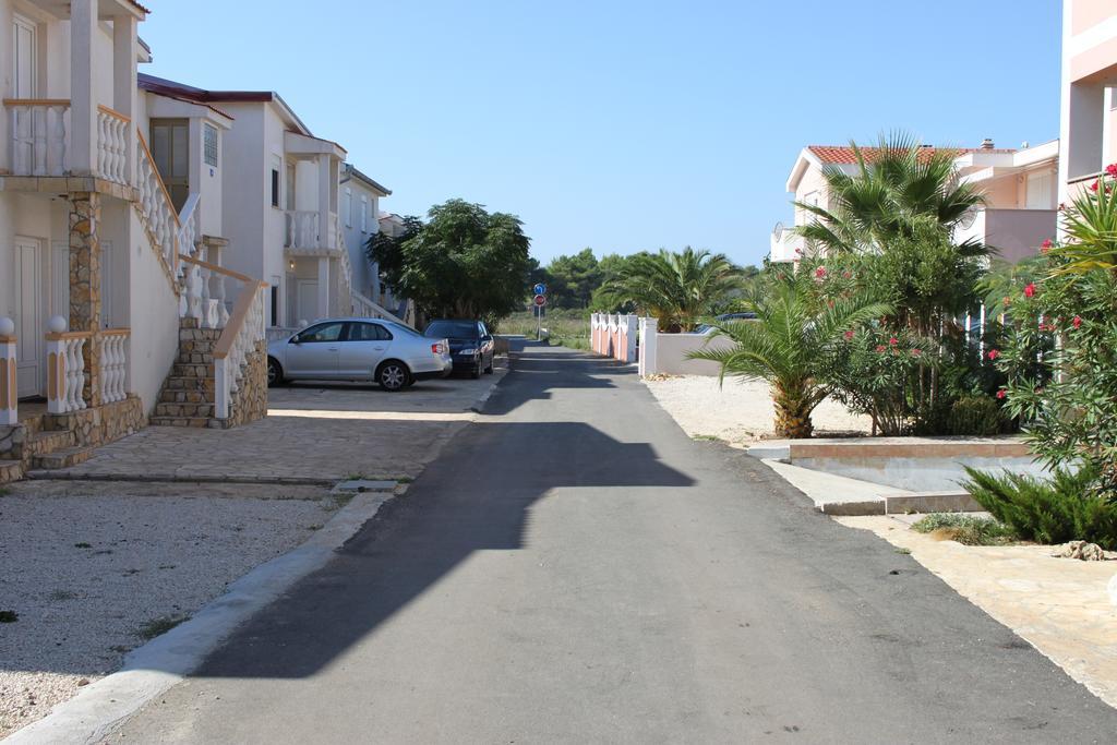 Apartments Villa Engeli Vir Eksteriør bilde